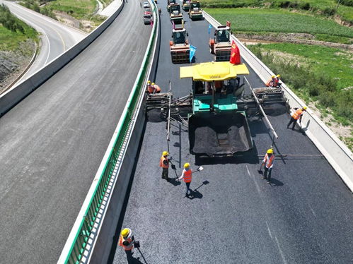 甘肅公發工程建設公司卓合一期路面項目sup 13高性能改性瀝青混凝土上面層試驗段順利鋪筑